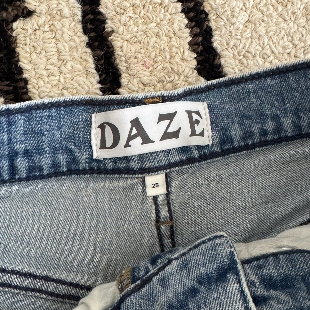 Daze Light Wash High Waisted Barrel Jeans - Picture 4 of 5